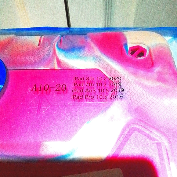 Ace Guarder pink camo iPad case that can stand like a frame! - Picture 2 of 4